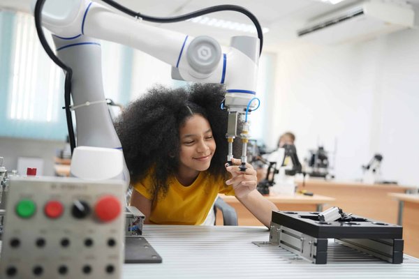 How Are Robotics and AI Changing the Face of UK's Retail Warehouse Management?